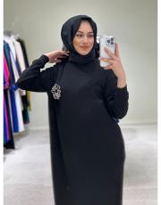 siyah aksesuarlı comfort elbise