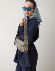 lacivert fularlı gömlekli takım