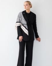 siyah eşarplı krep ceketli takım