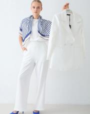 beyaz eşarplı krep ceketli takım