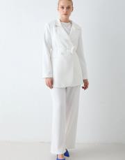 beyaz eşarplı krep ceketli takım 4