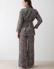 kahve desenli gömlekli takım 3