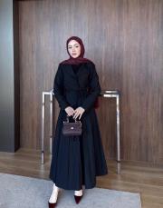 siyah pileli ceketli takım