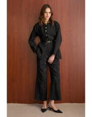 siyah düğmeli kemerli takım
